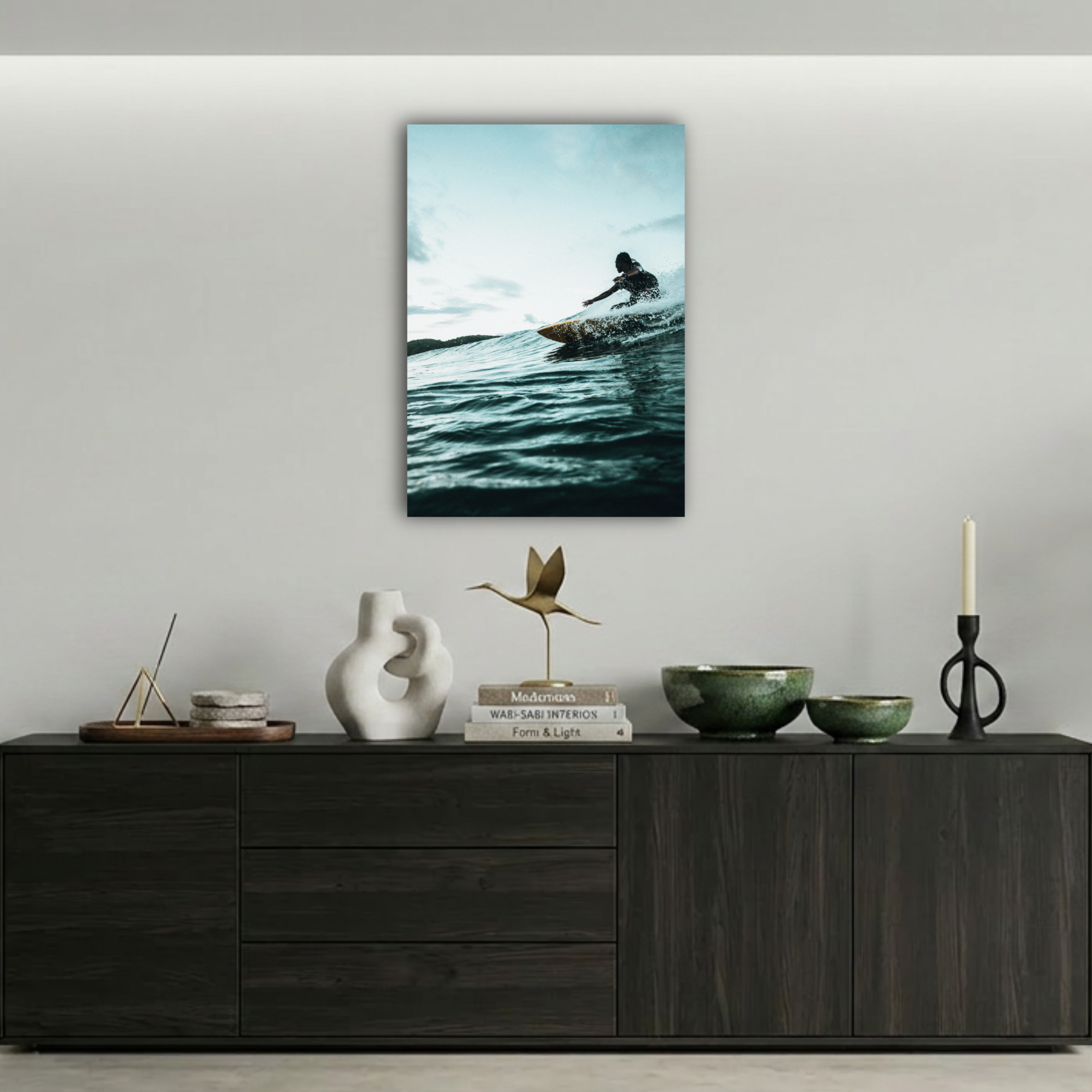 Dalgalarda Sörf Yapan Sporcu Metal Poster