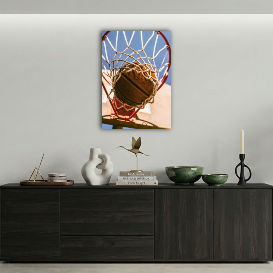 Potadan Geçen Basketbol Topu Metal Poster