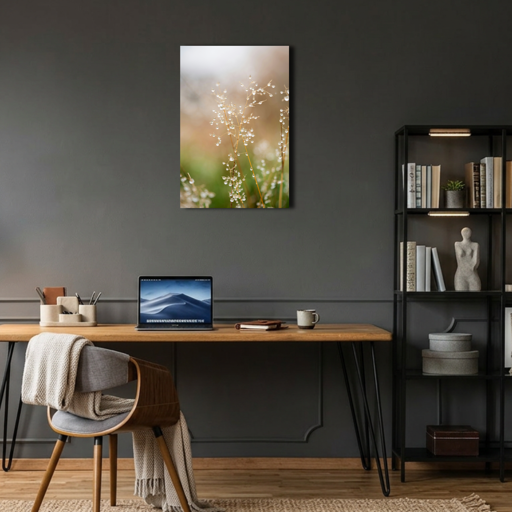 Çiçek Üzerinde Su Damlaları Makro Çekim Metal Poster